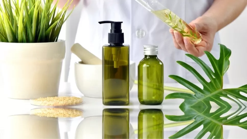 Defne Ekstraktı İçeren Ürünler: Kozmetik Formülasyonlarda Bitkisel Yaklaşım